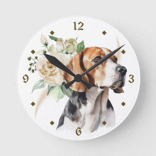 Horloge Ronde Chien Beagle du bouquet de rose blanche