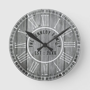 Horloge Ronde Chiffres romains blancs d'une ferme en bois restau