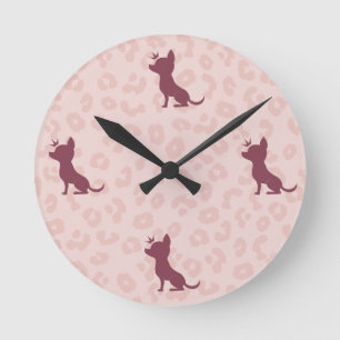 Horloge Ronde Chihuahua majestueux sur impression léopard rose