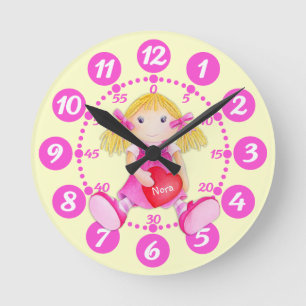 Horloge Ronde Child's cute rag doll heart pink yellow clock