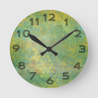 Horloge Ronde Cool sale de taches vertes sauvages