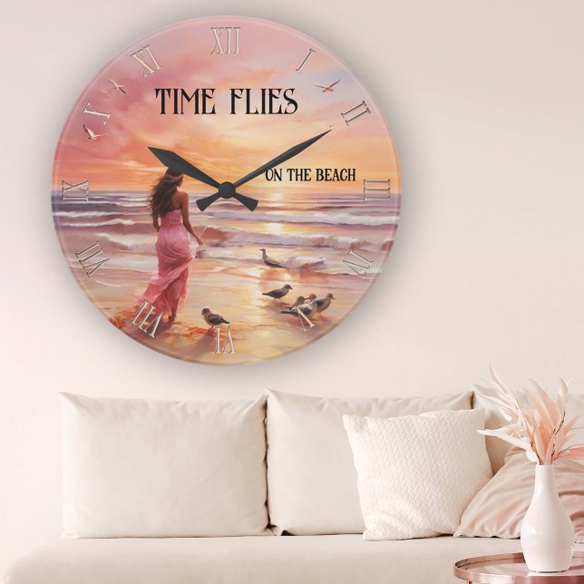 Horloge Ronde Coucher de soleil Art rose sur la plage (Elegant wall clock featuring a painting of a lady on the beach at sunset in dreamy pink)