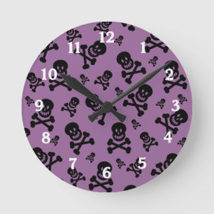 Horloge Ronde Crânes noirs sur l'horloge murale pourpre