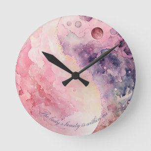 Horloge Ronde Créez Votre Propre Magie de l'Amour Lunaire Rose