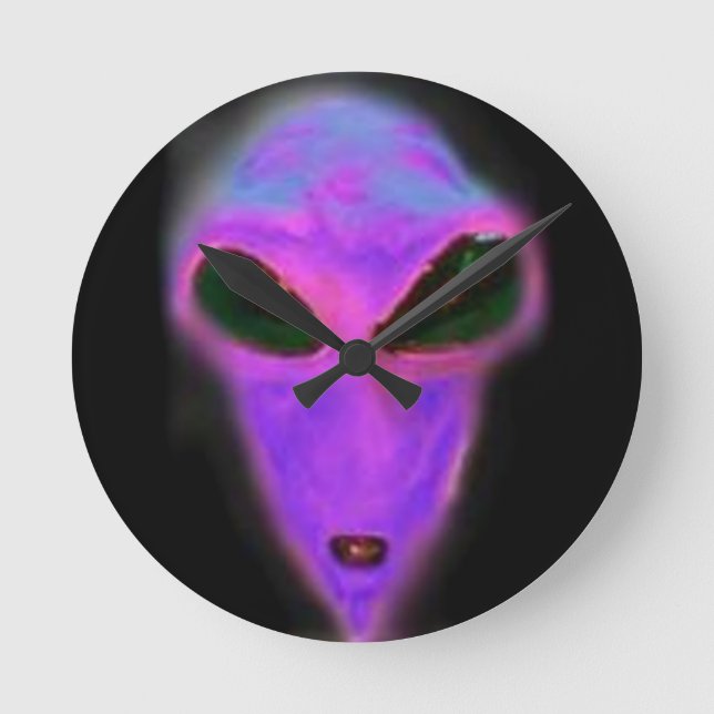 Horloge Ronde custom purple alien head area 51 (Recto)
