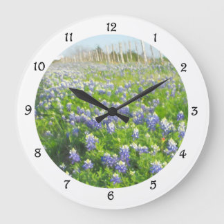 Horloge ronde de Bluebonnets de bord de la route