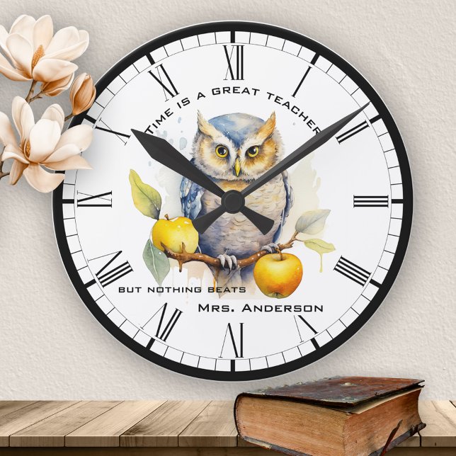 Horloge Ronde Enseignant Drôle de Chouette Aquarelle (Funny wall clock featuring a watercolor painting of an owl with apples - a great gift for teachers)