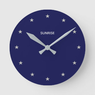 Horloge Ronde Étoiles brillantes en argent sur bleu marine