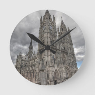 Horloge Ronde Extérieur de la Basilique à Quito, Équateur