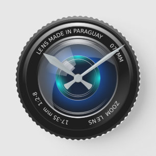 Horloge ronde face avec design d'objectif de zoom 