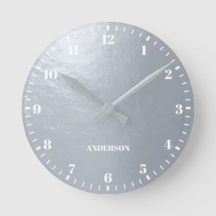 Horloge Ronde Faux Métal Argenté Gris Métallisé Blanc Nom Person