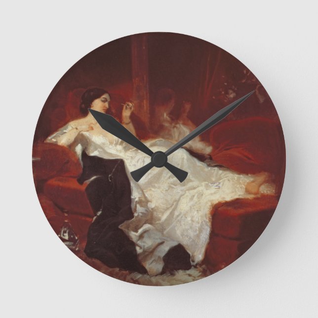 Horloge Ronde Femme sur un canapé rouge (Recto)