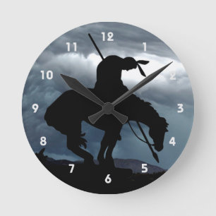 Horloge Ronde Fin de l'horloge du mur de silhouette du sentier
