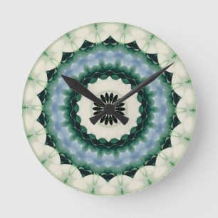 Horloge Ronde Fleur blanche et mandala bleu céruléen