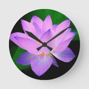 Horloge Ronde Fleur de Lotus Élégante