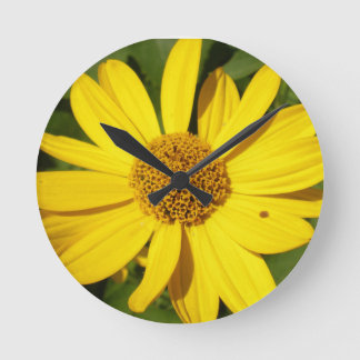 Horloge Ronde Fleur jaune avec feuilles verts