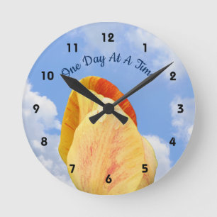 Horloge Ronde Fleur Tulipe Un Jour À La Fois Inspirante