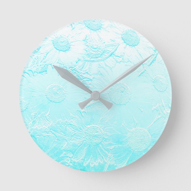 Horloge Ronde Fleurs en relief bleu glace (Recto)