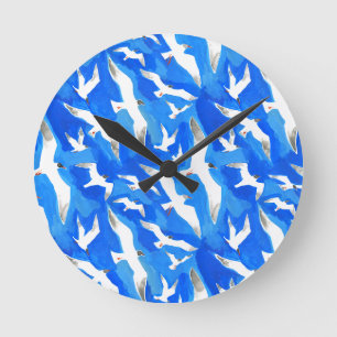 Horloge Ronde Flying seagulls on sky blue