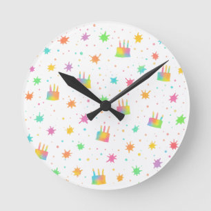 Horloge Ronde Gâteau d'anniversaire à l'aquarelle arc-en-ciel pe