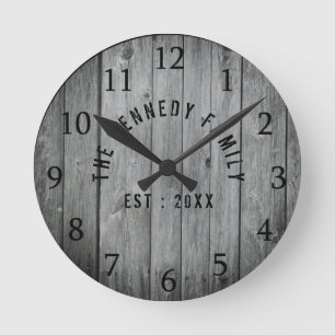 Horloge Ronde Gray Wood Farmhouse Nom de famille