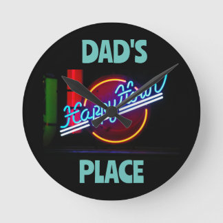 HORLOGE RONDE HAPPY HOUR CUSTOM DAD SIGN 