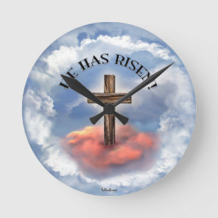Horloge Ronde Has Risen Rugged Cross With Clouds