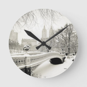Horloge Ronde Hiver de Central Park - neige sur le pont d'arc
