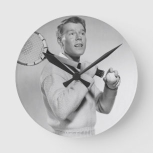 Horloge Ronde Homme tenant une raquette de tennis