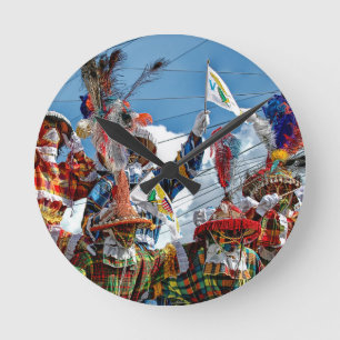 Horloge Ronde Îles Vierges américaines colorées Mocko Jumbie 