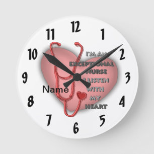 Horloge Ronde infirmière exceptionnelle au coeur rouge