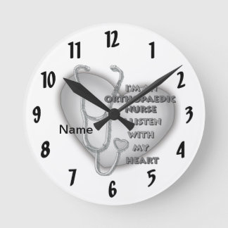Horloge Ronde Infirmière orthopédique à cœur gris