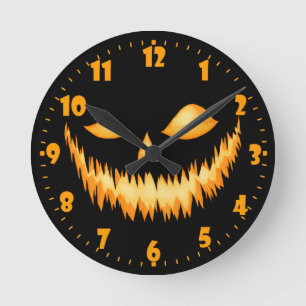 Horloge Ronde Jack-o'-lantern dans l'obscurité avec une grimace