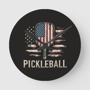 Horloge Ronde Joueur de Pickleball Drapeau États-Unis Rétro Padd