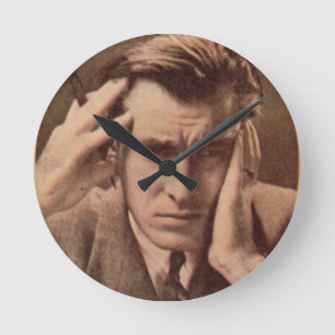 Horloge Ronde Lance est confuse et malheureuse
