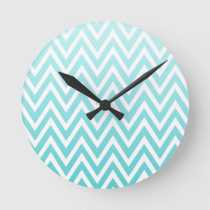 Horloge Ronde Le zigzag bleu de chevron d'ombre d'Aqua barre