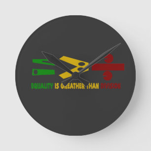 Horloge Ronde l'égualité est plus grande que la division