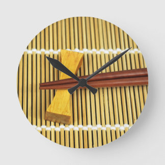 Horloge Ronde Les baguettes Sensei de sushi maîtrise le bambou
