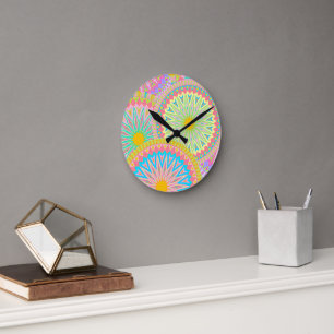 Horloge Ronde Mandala superposé rose bleu jaune menthe violet