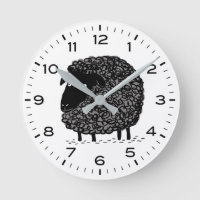 Mignonne mouton noir avec heures et minutes