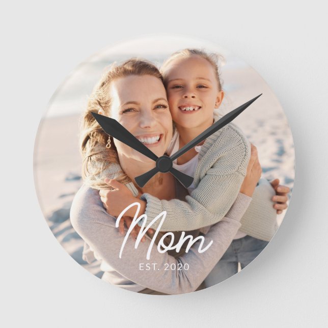 Horloge Ronde Mom Established Modern White Script Photo (Recto)