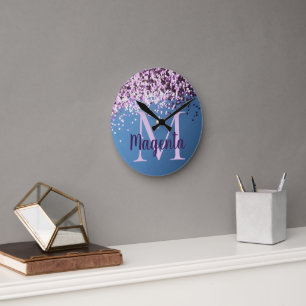 Horloge Ronde Monogram Lavender Confetti on Blue          