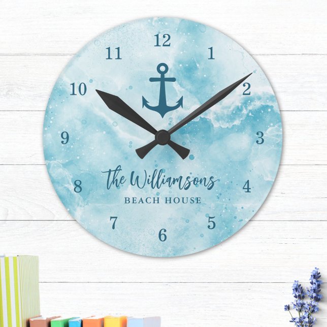 Horloge Ronde Monogramme Côte Turquoise Blue Beach House (COASTAL WALL CLOCK)