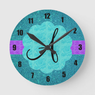 Horloge Ronde Monogramme de parties scintillantes de turquoise