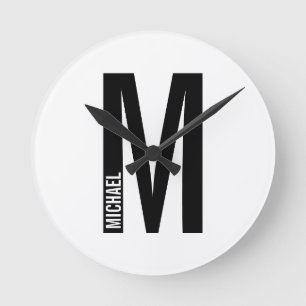 Horloge Ronde Monogramme et nom personnalisés modernes