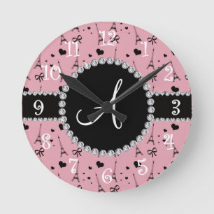 Horloge Ronde Monogramme joli motif de tour à aiffle rose