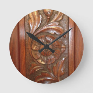 Horloge Ronde motif en filigrane découpé de fleur en bois