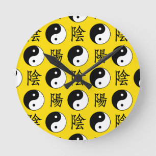 Horloge Ronde Motif Yinyang chinois sur fond jaune