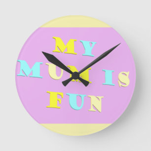 Horloge Ronde My Mum Design avec des couleurs poétiques pâle mél
