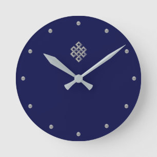 Horloge Ronde Nœud infini gris argenté élégant sur bleu marine